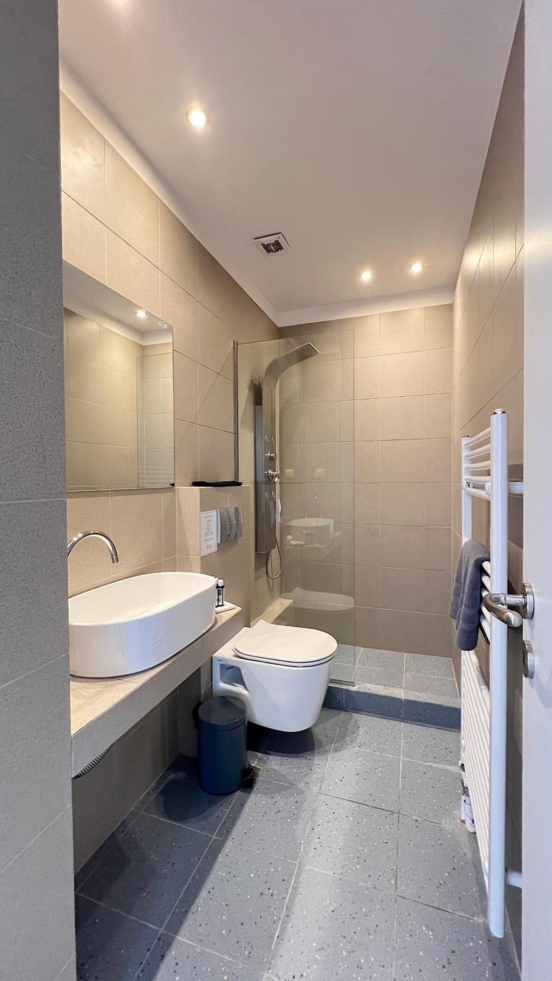 Apartment Pirgotelous Spacious 3bdr In Pangrati *