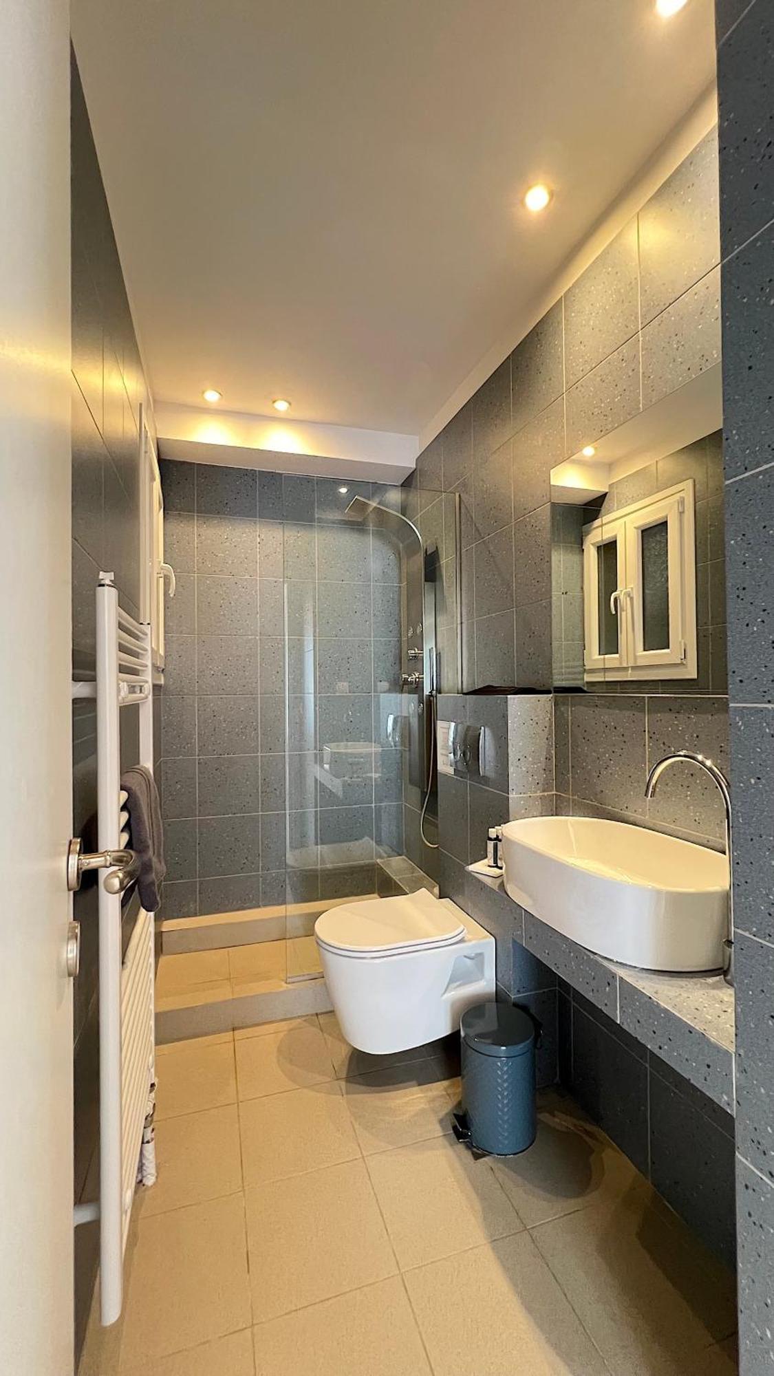 Apartment Pirgotelous Spacious 3bdr In Pangrati *
